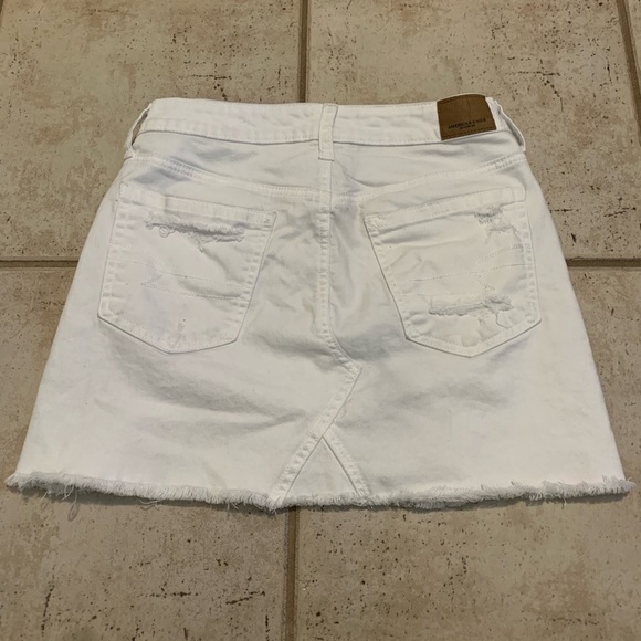 American Eagle Outfitters White Distressed Denim Mini Skirt - Size 6 Regular - Picture 5 of 8